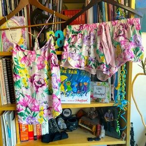 2️⃣9️⃣ Victoria Secret Satin Top (XS) & Short Small)